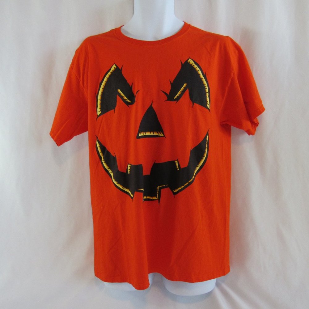 Halloween themed short sleeved t-shirt size Large